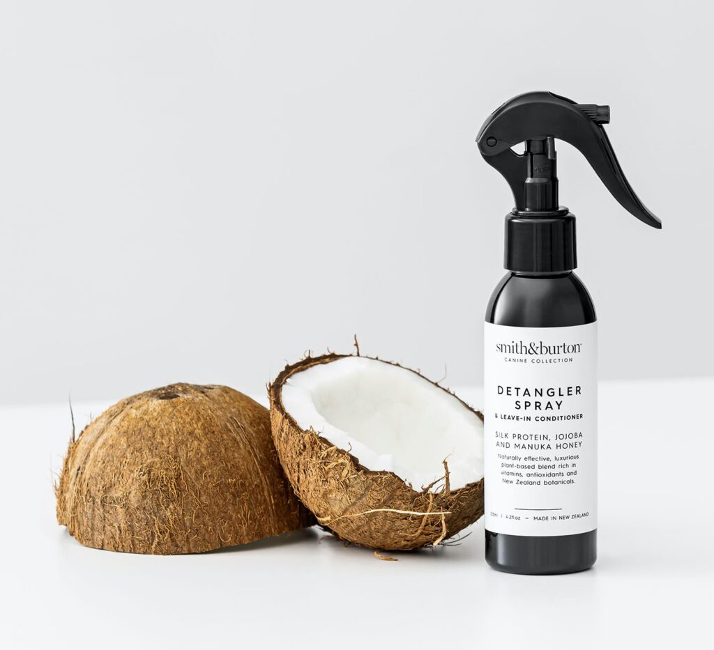 Spray démêlant sans rinçage pour chien – soie, jojoba et miel de Manuka